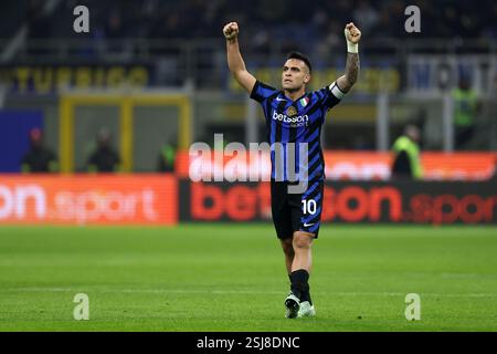 Mailand, Italien. Februar 2025. Lautaro Martinez vom FC Internazionale feiert am 10. Februar 2025 im Stadio Giuseppe Meazza in Mailand Italien das Fußballspiel der Serie A zwischen dem FC Internazionale und dem ACF Fiorentina. Quelle: Marco Canoniero/Alamy Live News Stockfoto