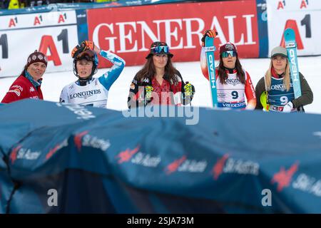 Saalbach, Österreich. Februar 2025. FIS Alpine Ski World Championships Saalbach 2025 Damen Team kombiniert Goldmedaille: JOHNSON Breezy (USA) Goldmedaille: SHIFFRIN Mikaela (USA) Silbermedaille: GUT-BEHRAMI Lara (SUI) Silbermedaille: HOLDENER Wendy (SUI) Dienstag 11/02/25 Credit: Unabhängige Fotoagentur/Alamy Live News Stockfoto