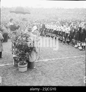 --- Fussball-WM-Finale 1954: Weltmeister Deutschland bei der Siegerehrung#Fußball-WM 1954: Weltmeister Deutschland bei der Festveranstaltung - RDB VON DUKAS Stockfoto