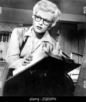 Geboren gestern Jahr : 1950 USA Regisseur : George Cukor Judy Holliday Stockfoto
