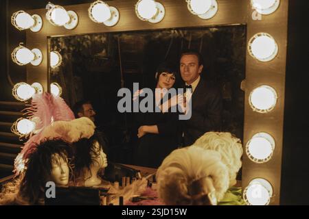 Halston 2021TV Serie USA Regie: Daniel Minahan Staffel 1, Episode 2: Versailles Krysta Rodriguez, Ewan McGregor Stockfoto