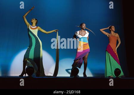 Halston 2021TV Serie USA Regie : Daniel Minahan Staffel 1, Episode 2: Versailles Stockfoto