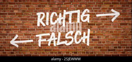 Schreiben an einer Ziegelwand - richtig oder falsch Stockfoto