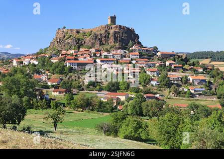 Panoramablick auf die Stadt Puy en Velay und Polignac. Stockfoto