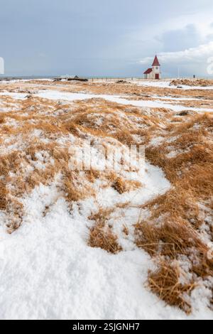 Blick auf die Kirche Hellnar am Morgen im Winter. Hellnar, Halbinsel Snaefellsnes, Island, Nordeuropa. Stockfoto