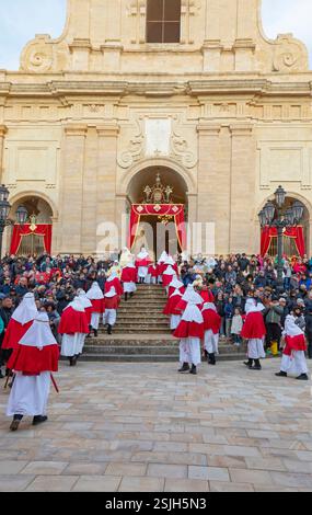 Prozession in die Kathedrale, Enna, Sizilien, Italien Stockfoto