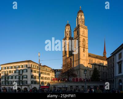 Schweiz, Zürich, Grossmünster in der Wintersonne Stockfoto