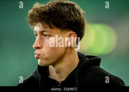 Norwich, Großbritannien. Februar 2025. Oscar Schwartau aus Norwich City kommt vor dem Sky Bet Championship Match Norwich City gegen Preston North End in Carrow Road, Norwich, Großbritannien, 11. Februar 2025 (Foto: Izzy Poles/News Images) in Norwich, Großbritannien, am 11. Februar 2025. (Foto: Izzy Poles/News Images/SIPA USA) Credit: SIPA USA/Alamy Live News Stockfoto