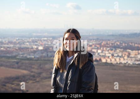 Porträt lateinische Frau mit Aussicht Stockfoto