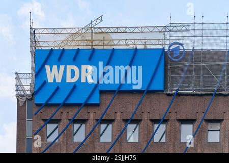 Fassade mit dem Logo des WDR, westdeutscher rundfunk in der Kölner Innenstadt Stockfoto
