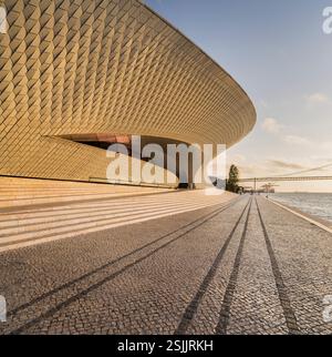 MAAT Museum of Art, Architecture and Technology, Tejo Uferpromenade, Lissabon, Portugal Stockfoto