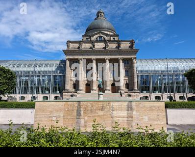 Das Bayerische Staatskanzleramt in der Nähe des Hofgartens in München Stockfoto