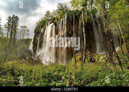 Der Wasserfall Veliki Prstavac im Nationalpark Plitvicer Seen, Kroatien, Europa Stockfoto