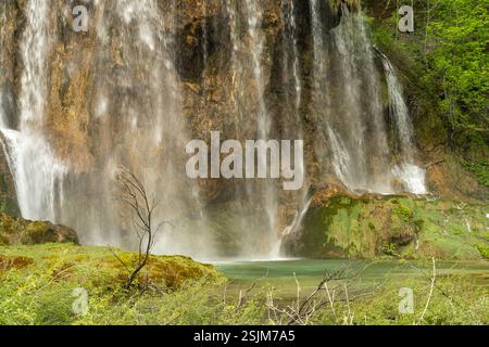 Der Wasserfall Veliki Prstavac im Nationalpark Plitvicer Seen, Kroatien, Europa Stockfoto