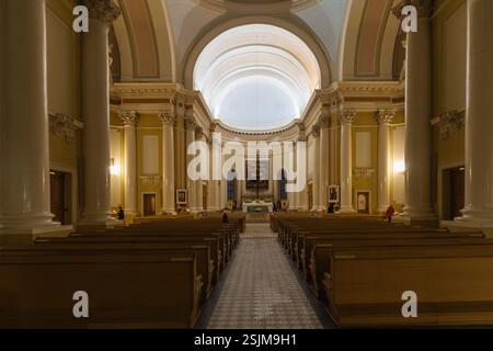 Inneres der katholischen Kirche Basilika St. Katharina von Alexandria in Sankt Petersburg, Russland, 5. November 2024. Stockfoto