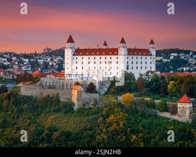 Schloss von Bratislava, Slowakei bei Sonnenuntergang Stockfoto
