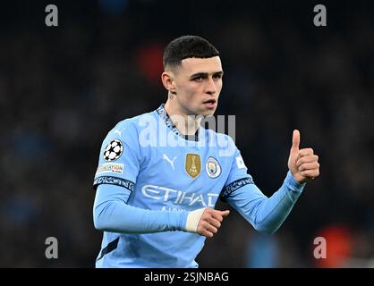 Manchester, Großbritannien. Februar 2025. Phil Foden von Manchester City während des Spiels der UEFA Champions League im Etihad Stadium in Manchester. Der Bildnachweis sollte lauten: Cody Froggatt/Sportimage Credit: Sportimage Ltd/Alamy Live News Stockfoto