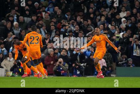 Kylian Mbappe von Real Madrid feiert das erste Tor ihrer Mannschaft während der UEFA Champions League Knockout Phase Play offs, dem ersten Legspiel im Etihad Stadium in Manchester. Bilddatum: Dienstag, 11. Februar 2025. Stockfoto