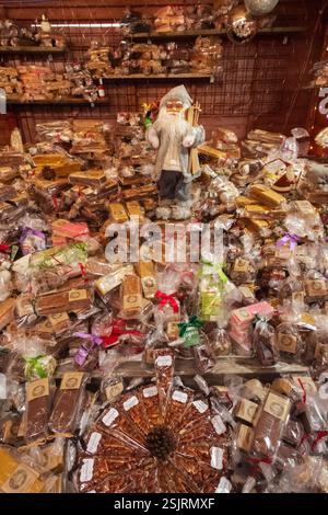 England, Kent, Canterbury, Canterbury Christmas Street Market, Market Stall Display of Fudge Stockfoto