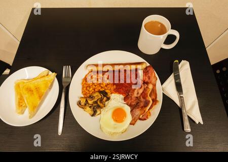 England, Kent, Aylesham, Krusties Cafe, Traditionelles Englisches Frühstück Stockfoto