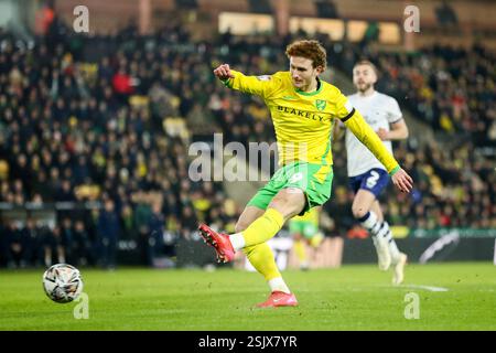 Norwich, Großbritannien. Februar 2025. Josh Sargent von Norwich City drehte während des Sky Bet Championship Matches Norwich City gegen Preston North End in der Carrow Road, Norwich, Vereinigtes Königreich, 11. Februar 2025 (Foto: Izzy Poles/News Images) in Norwich, Vereinigtes Königreich am 11. Februar 2025. (Foto: Izzy Poles/News Images/SIPA USA) Credit: SIPA USA/Alamy Live News Stockfoto