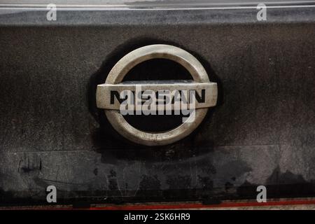 Kopenhagen, Dänemark. Januar 2025. Das Logo von Nissan ist auf einem Auto zu sehen. (Foto: Kristian Tuxen Ladegaard Berg/SOPA Images/SIPA USA) Credit: SIPA USA/Alamy Live News Stockfoto