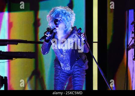 UK. Februar 2025. LONDON, ENGLAND - 11. FEBRUAR 2025: Cyndi Lauper trat in der O2 Arena in Greenwich auf. CAP/MAR © MAR/Capital Pictures Credit: Capital Pictures/Alamy Live News Stockfoto