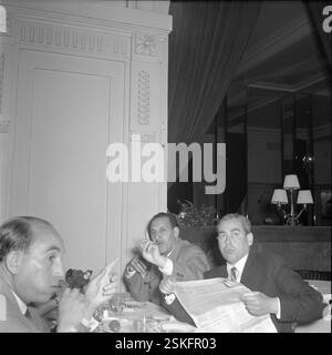 Erster Präsident der Provisorischen Regierung der Algerischen Republik (GPRA) von 1958 bis 1961#erster Präsident der Provisorischen Regierung der Algerischen Republik GPRA von 1958 bis 1961--- Ferhat Abbas (Mitte) in Bern 1956#Ferhat Abbas (Mitte) in Bern 1956- RDB VON DUKAS Stockfoto