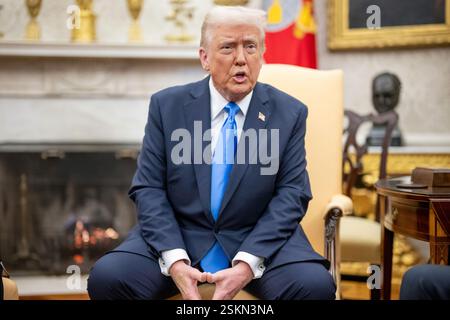 WASHINGTON DC, USA - 11. Februar 2025 - US-Präsident Donald Trump veranstaltet ein bilaterales Treffen mit König Abdullah II. Von Jordanien und seinem Sohn Kronprinz Stockfoto