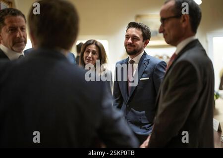 WASHINGTON DC, USA - 11. Februar 2025 - US-Präsident Donald Trump veranstaltet ein bilaterales Treffen mit König Abdullah II. Von Jordanien und seinem Sohn Kronprinz Stockfoto
