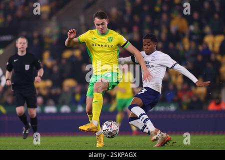 Matej Jurasek aus Norwich City und Jayden Meghoma aus Preston North End - Norwich City / Preston North End, Sky Bet Championship, Carrow Road, Norwich, Großbritannien - 11. Februar 2025 nur redaktionelle Verwendung - es gelten Einschränkungen von DataCo Stockfoto