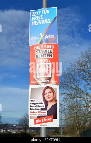 Heidelberg - 25. Januar 2025: Plakate zur Bundestagswahl 2025 mit Anzeigen für SPD, AfD und die linke Stockfoto