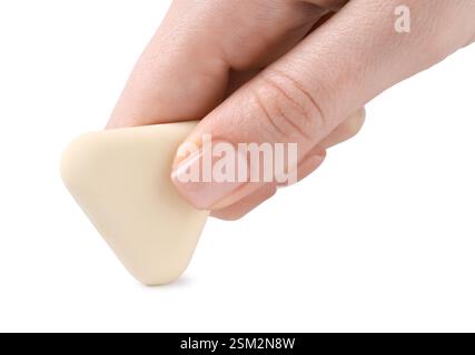 Frau mit Radiergummi auf weißem Hintergrund, Nahaufnahme Stockfoto