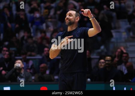 Turin, Italien. Februar 2025. Germani Brescia vs Bertram Derthona Tortona, italienischer Basketball Cup Männer Spiel in Turin, Italien, 12. Februar 2025 Credit: Independent Photo Agency/Alamy Live News Stockfoto