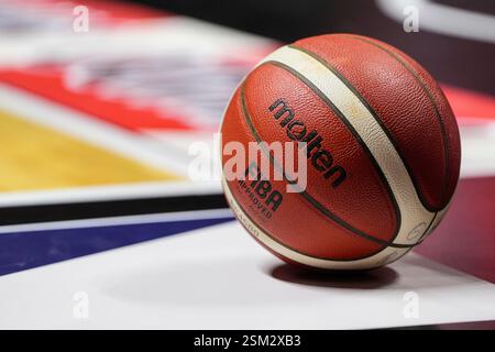 Torino, Italien. Februar 2025. Offizieller Ball beim Frecciarossa Final Acht 2025 Basket zwischen Germani Brescia und Bertram Derthona Tortona in Turin Norditalien - 12. Februar 2025. Sport - Basket (Foto: Fabio Ferrari/LaPresse) Credit: LaPresse/Alamy Live News Stockfoto