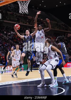 Turin, Italien. Februar 2025. Germani Brescia vs Bertram Derthona Tortona, italienischer Basketball Cup Männer Spiel in Turin, Italien, 12. Februar 2025 Credit: Independent Photo Agency/Alamy Live News Stockfoto