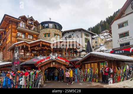 Ischgl: apres Skibar Kuhstall in Paznaun - Ischgl, Tirol, Tirol, Österreich Stockfoto