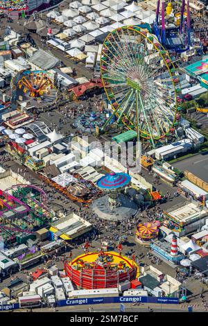 Blick aus der Vogelperspektive, Cranger Kirmes, Jahrmarkt mit Fahrgeschäften und Gastronomie, Riesenrad, Unser Fritz, Herne, Ruhrgebiet, Nordrhein-Westfalen, Deutschland Stockfoto