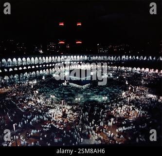 Makkah Saudi-Arabien Hajj pilgert nachts um die Kaaba in Masjid Al-Harem Stockfoto