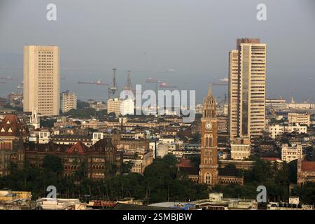 Rajabhai Tower mit Bombay Stock Exchange Building und Reserve Bank of India im Hintergrund, Bombay Mumbai, Maharashtra, Indien, Asien Stockfoto