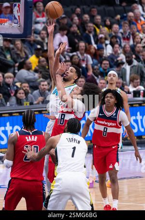 Washington, USA. Februar 2025. WASHINGTON, DC - 12. FEBRUAR: Tyrese Haliburton (0) schießt während eines NBA-Spiels zwischen den Washington Wizards und den Indiana Pacers am 12. Februar 2025 in der Capital One Arena in Washington, D.C. (Foto: Tony Quinn/SipaUSA) Credit: SIPA USA/Alamy Live News Stockfoto