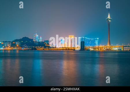 Nächtlicher Blick auf Macau über Zhuhai Stockfoto