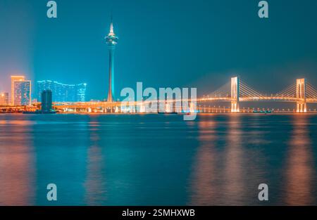 Nächtlicher Blick auf Macau über Zhuhai Stockfoto