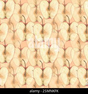 Nahtloses Aquarellmuster mit halbierten Äpfeln auf weichem pfirsichfarbenem Hintergrund. Handgemaltes botanisches Design, perfekt für Stoffe, Verpackungen und Tapeten Stockfoto