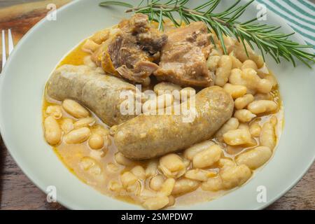 Gekochtes Gericht, Cassoulet, Nahaufnahme. Stockfoto