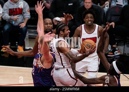 Houston, USA. Februar 2025. Jalen Green (3. L) von Houston Rockets geht am 12. Februar 2024-2025 in Houston, Texas, USA, 2025 zum Lay-up während des regulären NBA-Saisonspiels zwischen Houston Rockets und Phoenix Suns. Quelle: Chen Chen/Xinhua/Alamy Live News Stockfoto