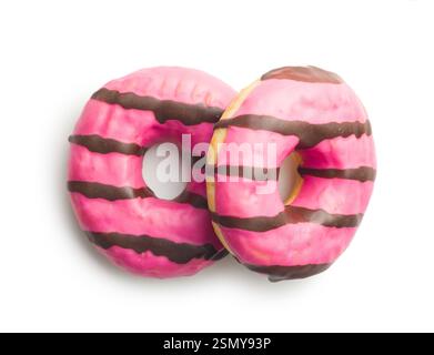 Süßer rosafarbener Donut mit Schokoladenstreifen auf weißem Hintergrund. Stockfoto