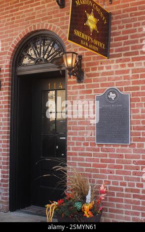 Jefferson TX - 8. Januar 2025: Historische Gebäude in der Innenstadt von Jefferson Texas Stockfoto