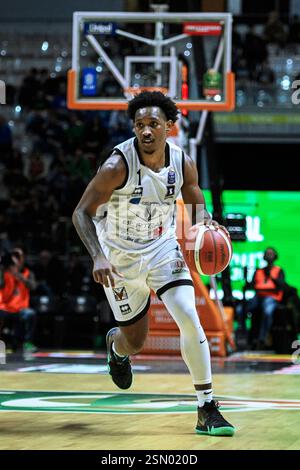 Turin, Italien, Italien. Februar 2025. Turin, Italien - 12. Februar 2025, INALPI Arena: . Christian Vital #1 (Bertram Derthona Tortona) in Aktion beim Lega Basket LBA Frecciarossa Finale Acht, Spiel zwischen Bertram Derthona Tortona und Germani Brescia in der Inalpi Arena am 12. Februar 2025 in Turin, Italien. (Kreditbild: © Tonello Abozzi/Pacific Press via ZUMA Press Wire) NUR REDAKTIONELLE VERWENDUNG! Nicht für kommerzielle ZWECKE! Stockfoto