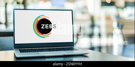 POZNAN, POL - 19. Dezember 2024: Laptop mit Logo von ZEE5. Stockfoto